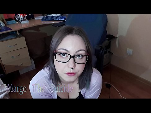 ❤️ Ọmọbinrin ti o ni gbese pẹlu awọn gilaasi buruja Dildo jinna lori Kamẹra ❤ Ohun onihoho ti ile