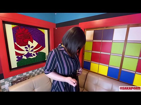 ❤️ Cutie Japanese pẹlu awọn omu nla ṣe baraenisere pẹlu awọn nkan isere ibalopọ ati pe o ni orgasm kan. O sọrọ ninu ifọrọwanilẹnuwo kan nipa iriri onibaje rẹ. Awọn ori omu nla ati obo ti o ni irun ti n kerora. Osaka onihoho ❤ Ohun onihoho ti ile